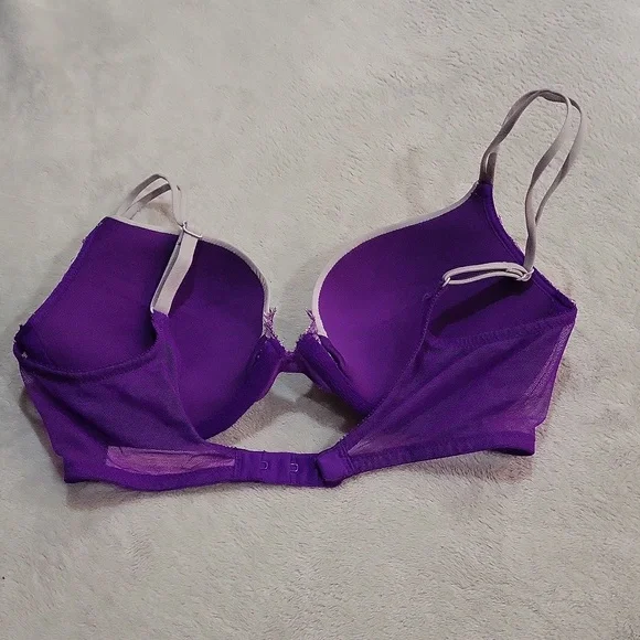 Victoria's Secret Bra - Picture 5 of 10